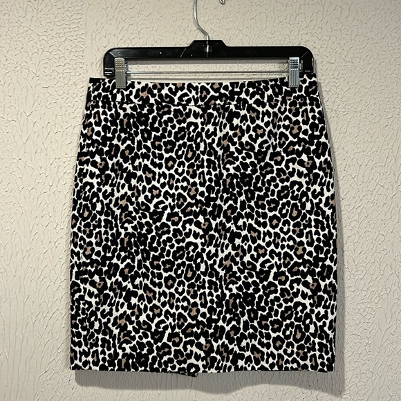 J. Crew Leopard print 100% cotton pencil skirt size 4P - Picture 2 of 9